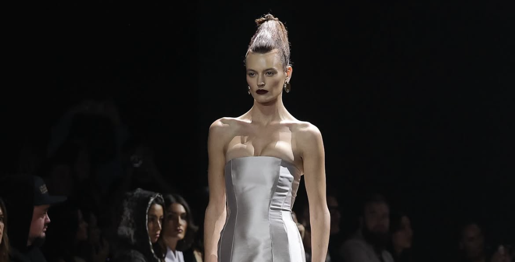 La Semana de la Moda Australiana Prohíbe Plumas, Pieles y Cueros Exóticos: Un Hito en la Moda Sin Crueldad