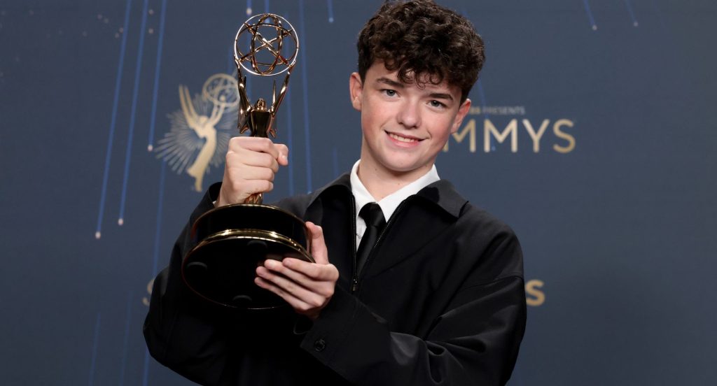 Owen Cooper hace historia en los premios Emmy 2025